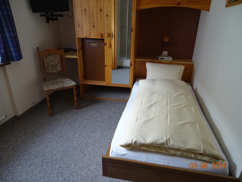 Hotel Old-Jnn Saas im Prattigau Habitación foto