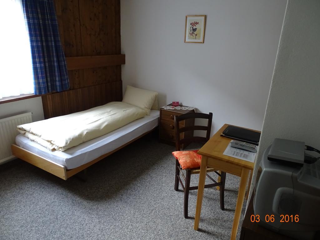 Hotel Old-Jnn Saas im Prattigau Habitación foto