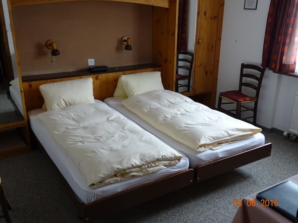 Hotel Old-Jnn Saas im Prattigau Habitación foto